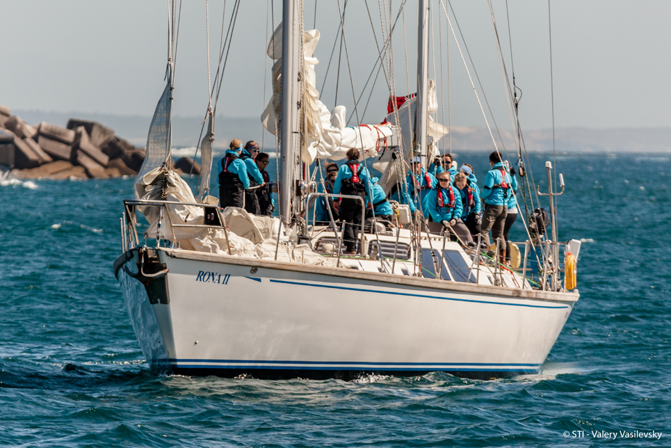 Rona II sailing