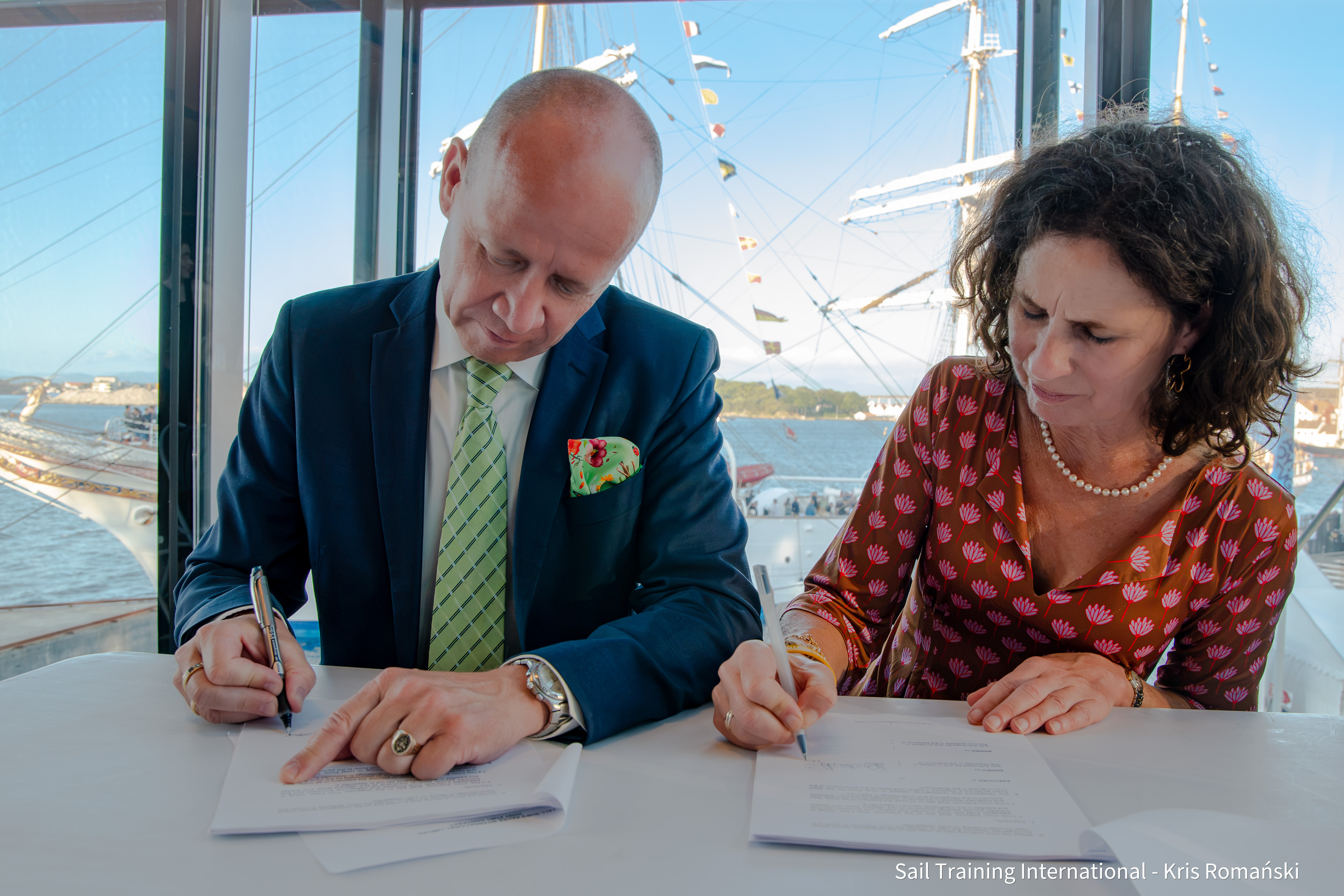 Oslo_HostPortContract_Signing